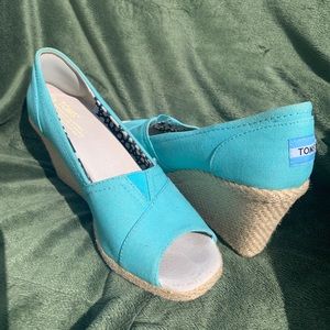 Tom’s Canvas Wedge